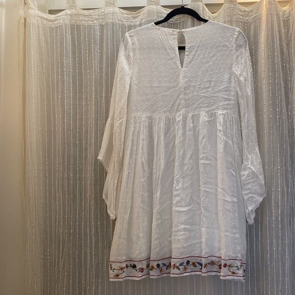 Stevie Hender White Dress with flower detailing, Size L - Picture 6 of 8